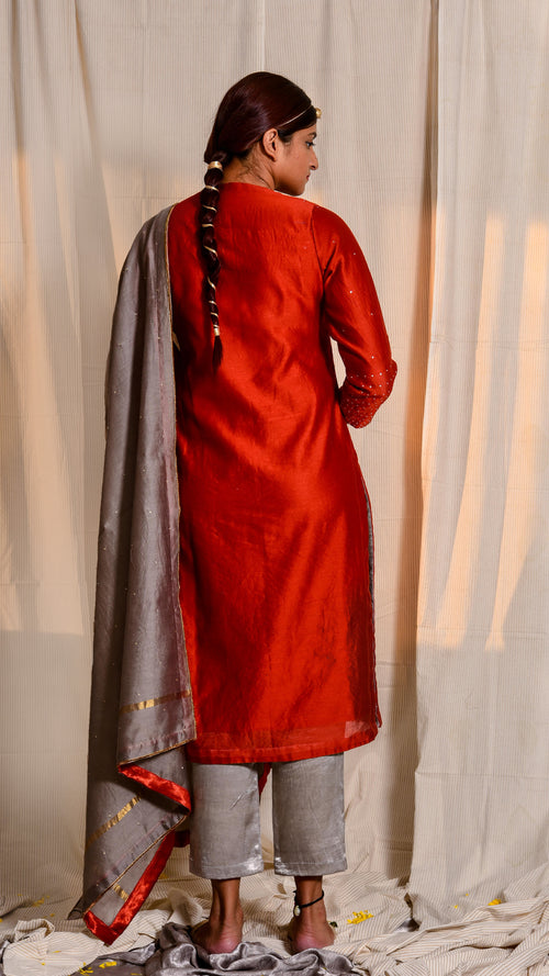 Red dyed and zari embroidered chanderi silk kurta - Aavaran Udaipur