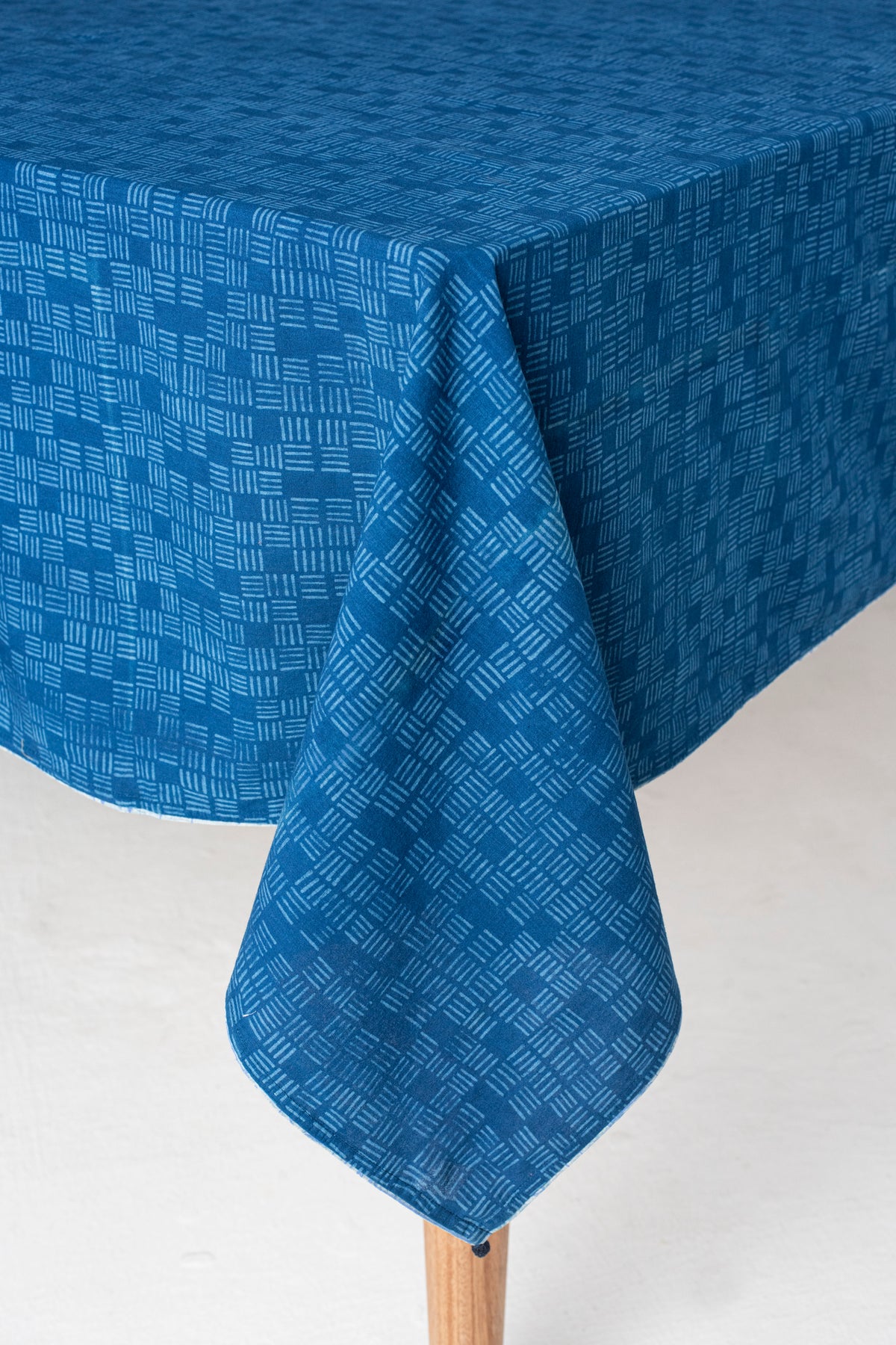 INDIGO TEXTURED TABLE COVER