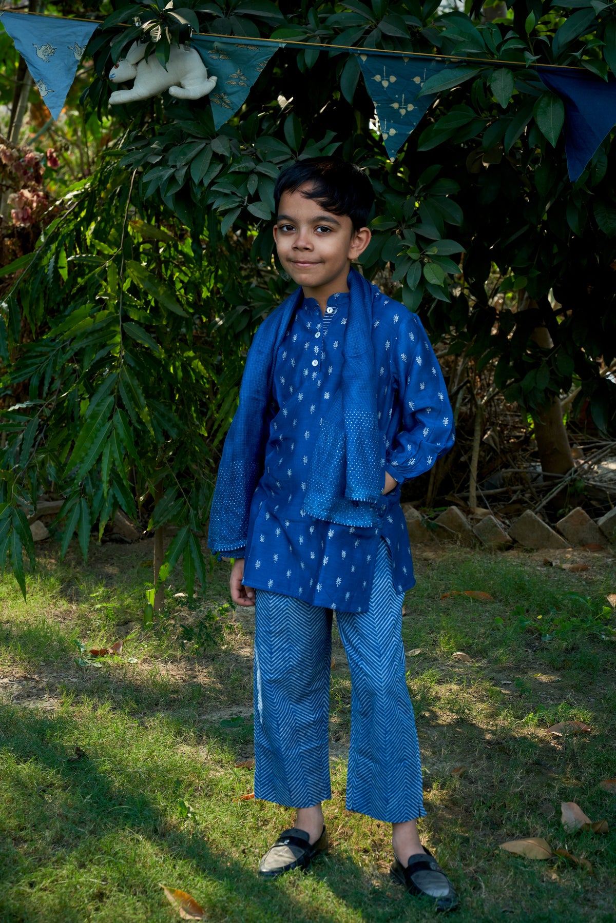 Small Buti Kurta